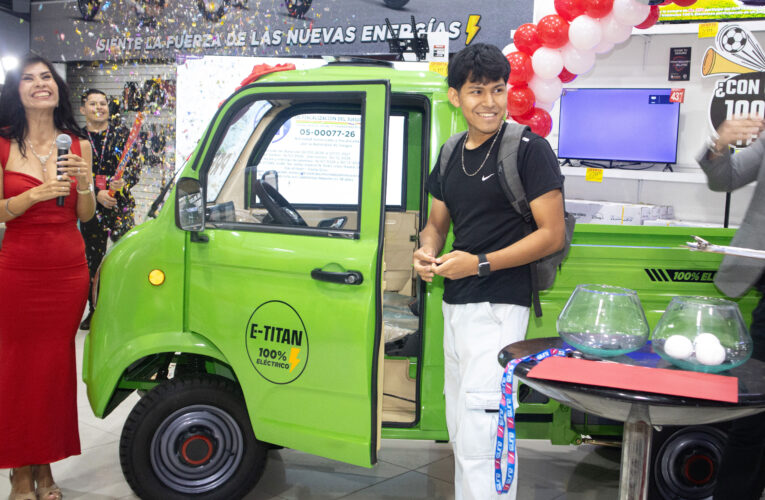 SURE Bolivia premia a sus clientes con una camioneta 100 % eléctrica
